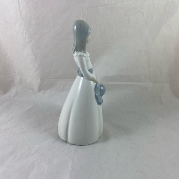 Vintage Girl Standing With Hat And Bow Porcelain Figurine Spain Porceval 9” Tall - Picture 3 of 12